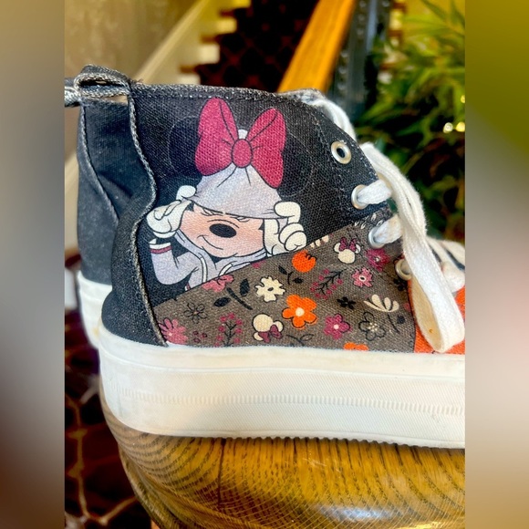 Minnie mouse platform, high tops, girls size 4 canvas very good condition - Picture 4 of 13